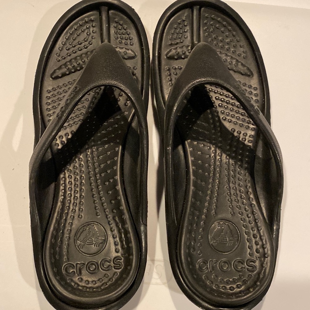 Croc flip flops black